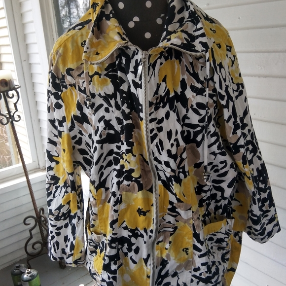 Clothes - Picture 4 of 8